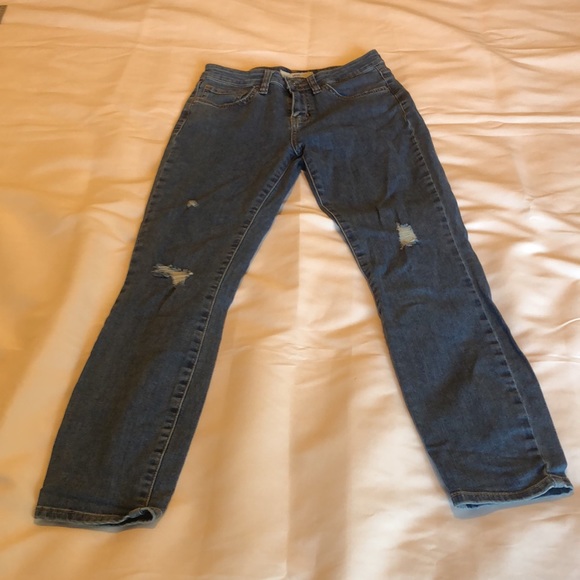 Women’s size 25 Vans distressed blue jeans - Picture 2 of 15
